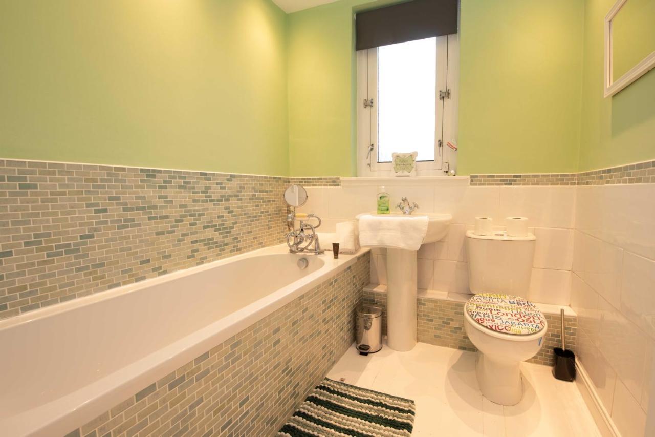 Premier - Chapel Apartment With Driveway! Cleland Esterno foto
