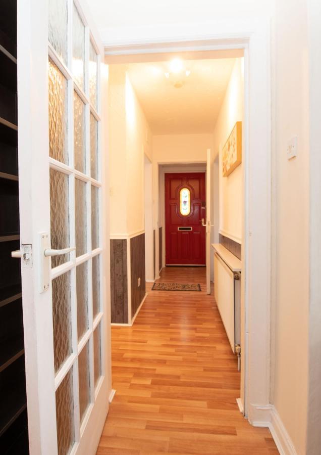 Premier - Chapel Apartment With Driveway! Cleland Esterno foto