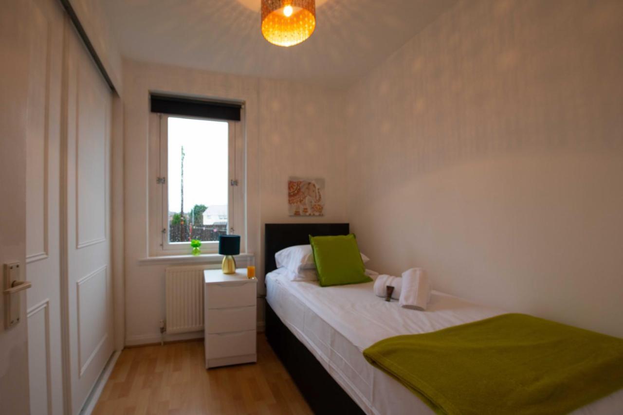 Premier - Chapel Apartment With Driveway! Cleland Esterno foto