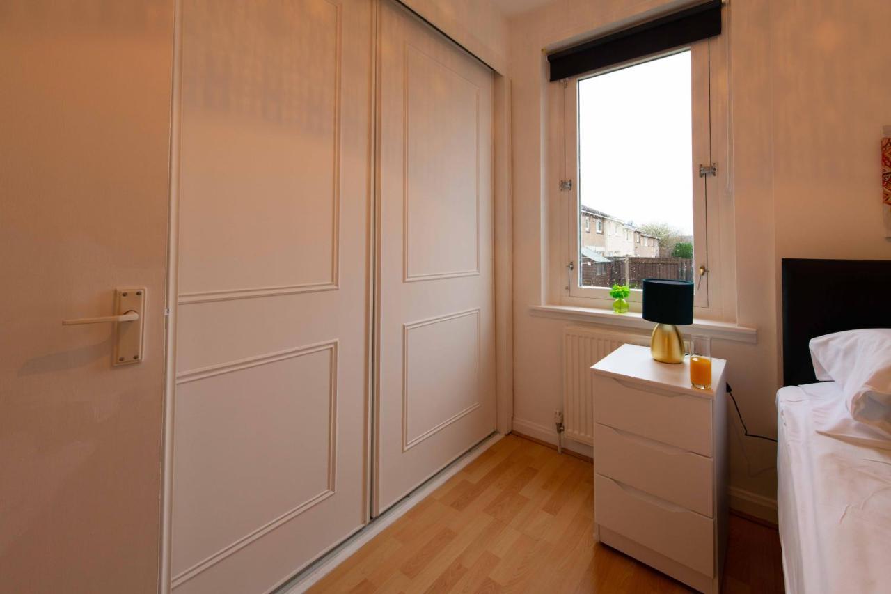 Premier - Chapel Apartment With Driveway! Cleland Esterno foto